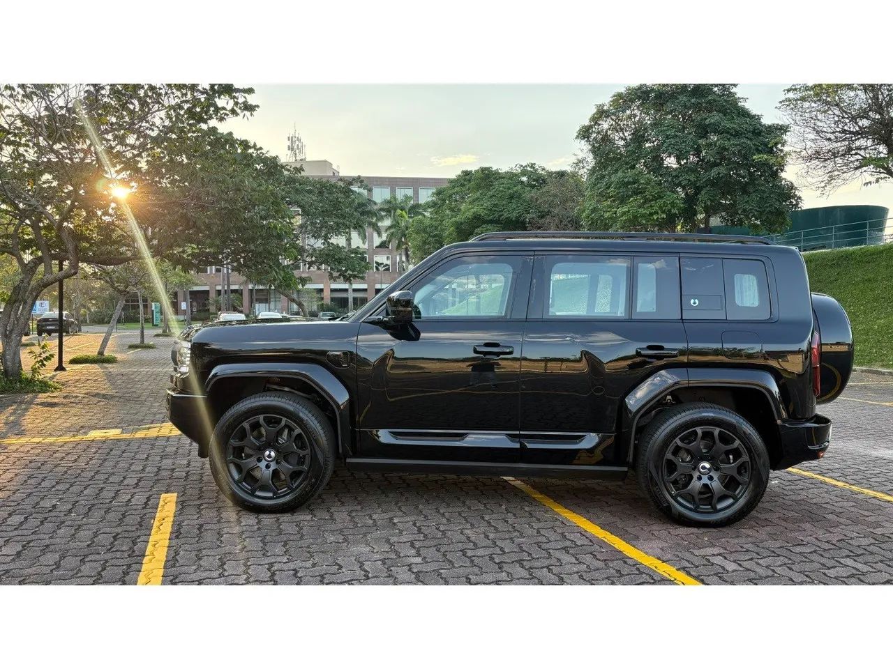 Denza B5 SUV híbrido plug-in, foto 6 de 16
