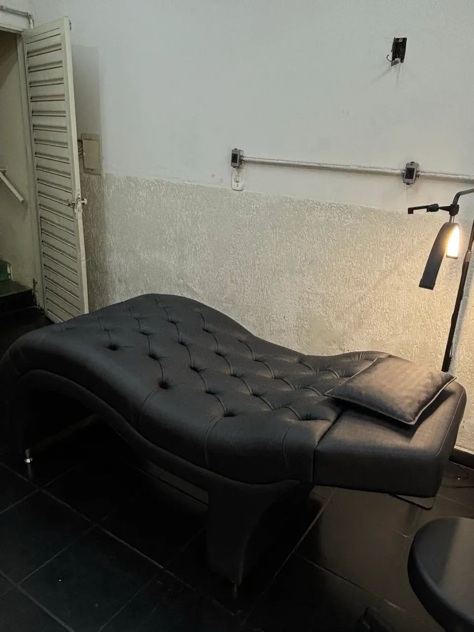Vende-se Maca, Mocho e Luminária  - Foto 3