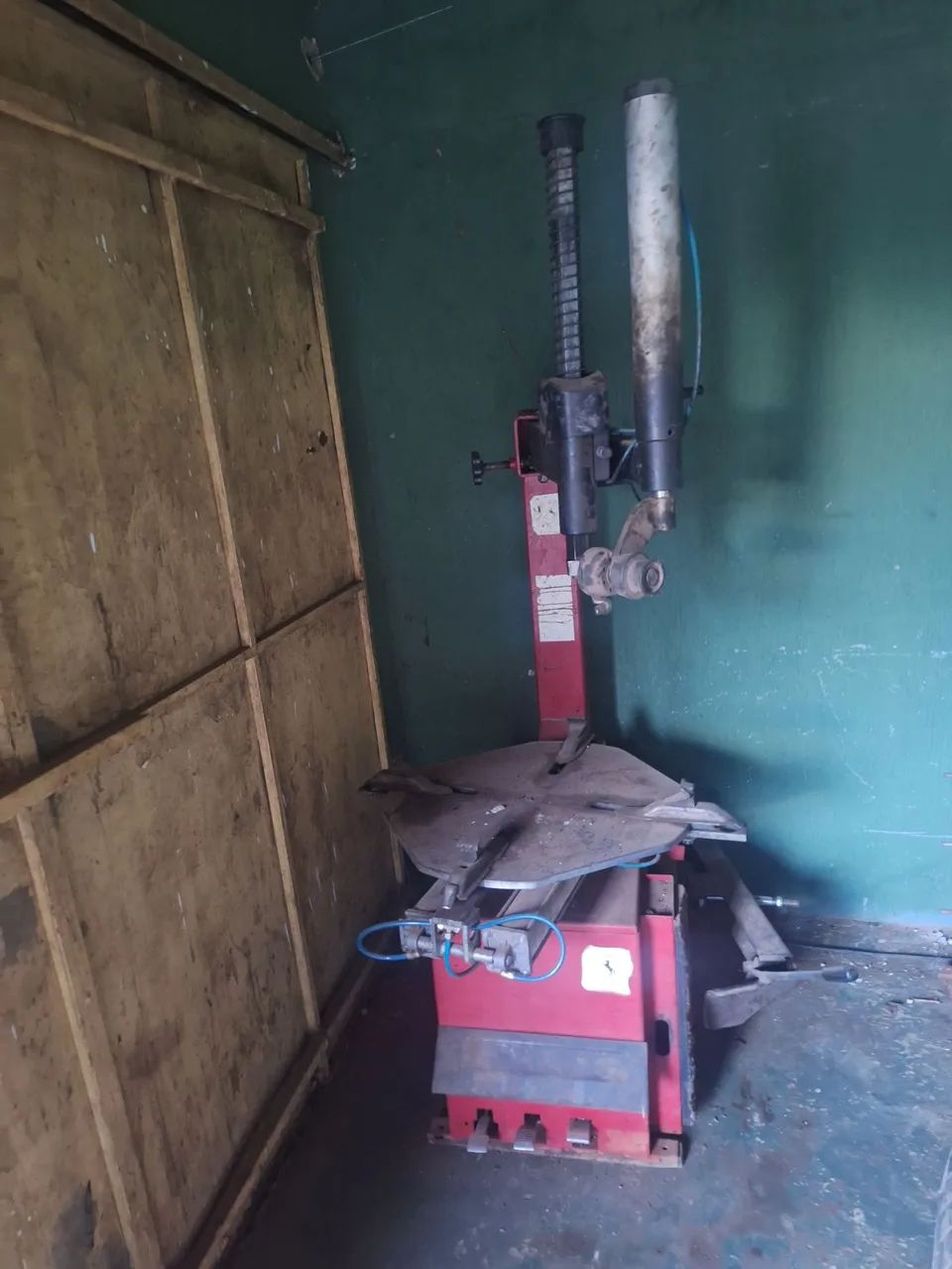 Vendo máquina de desmontar pneu 