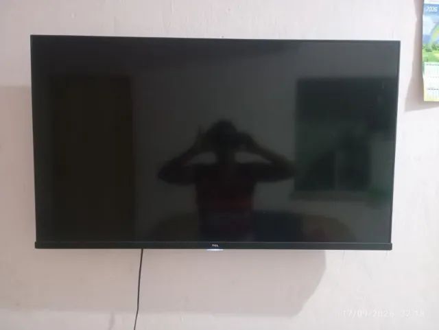 TV TCL 43 polegadas / Tela preta - Foto 2