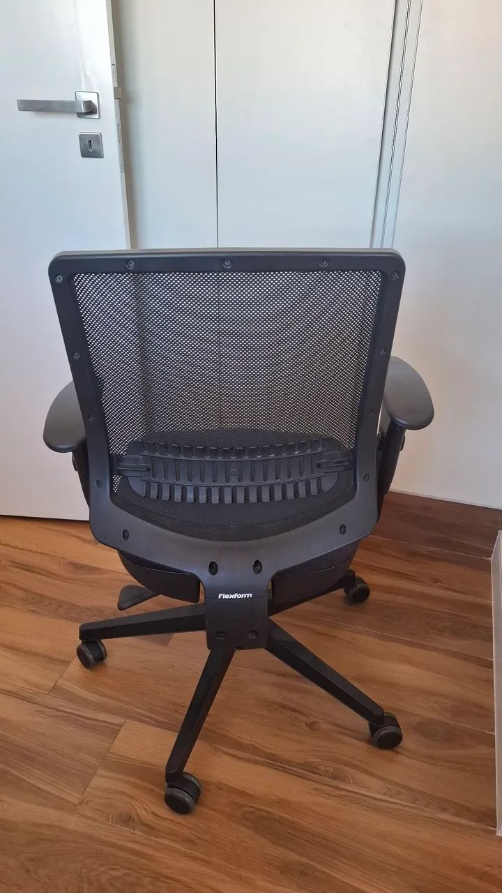 Cadeira de escritório Flexform Preta - Foto 2