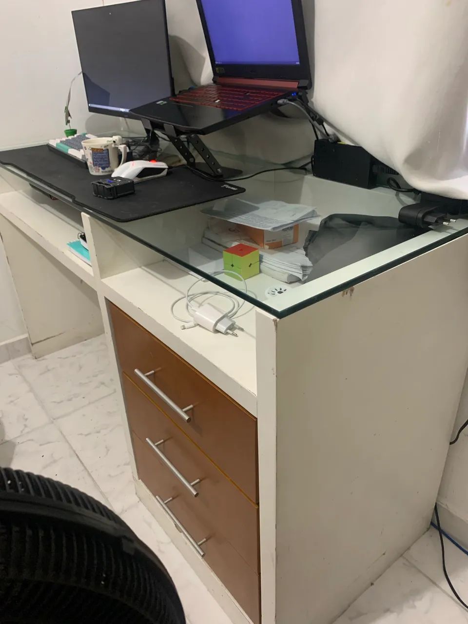 Mesa de Escritório - madeira maciça com tampo de vidro. - Foto 2