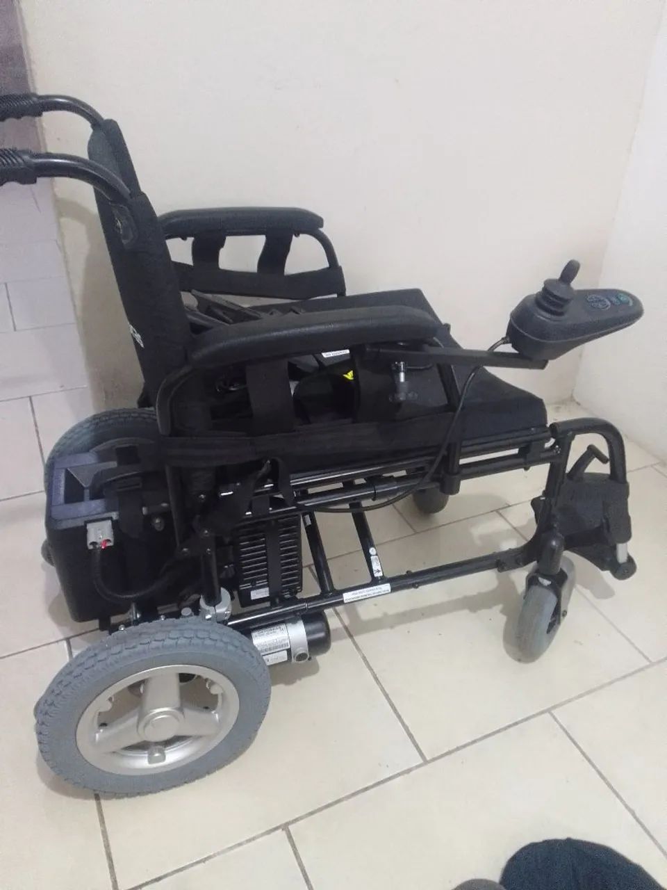 Cadeira de rodas motorizada  - Foto 3