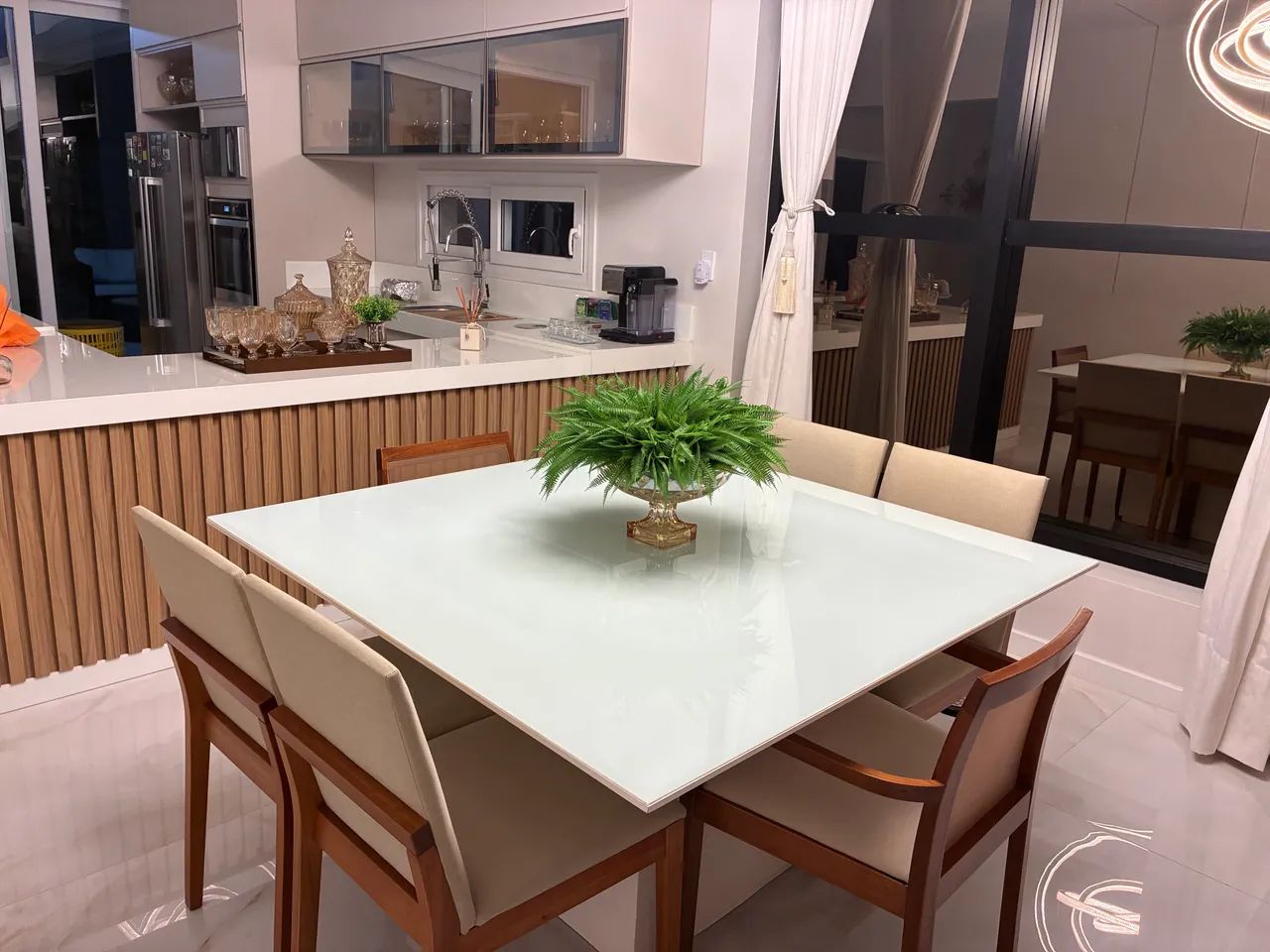 Mesa de jantar com 6 cadeiras - Foto 2