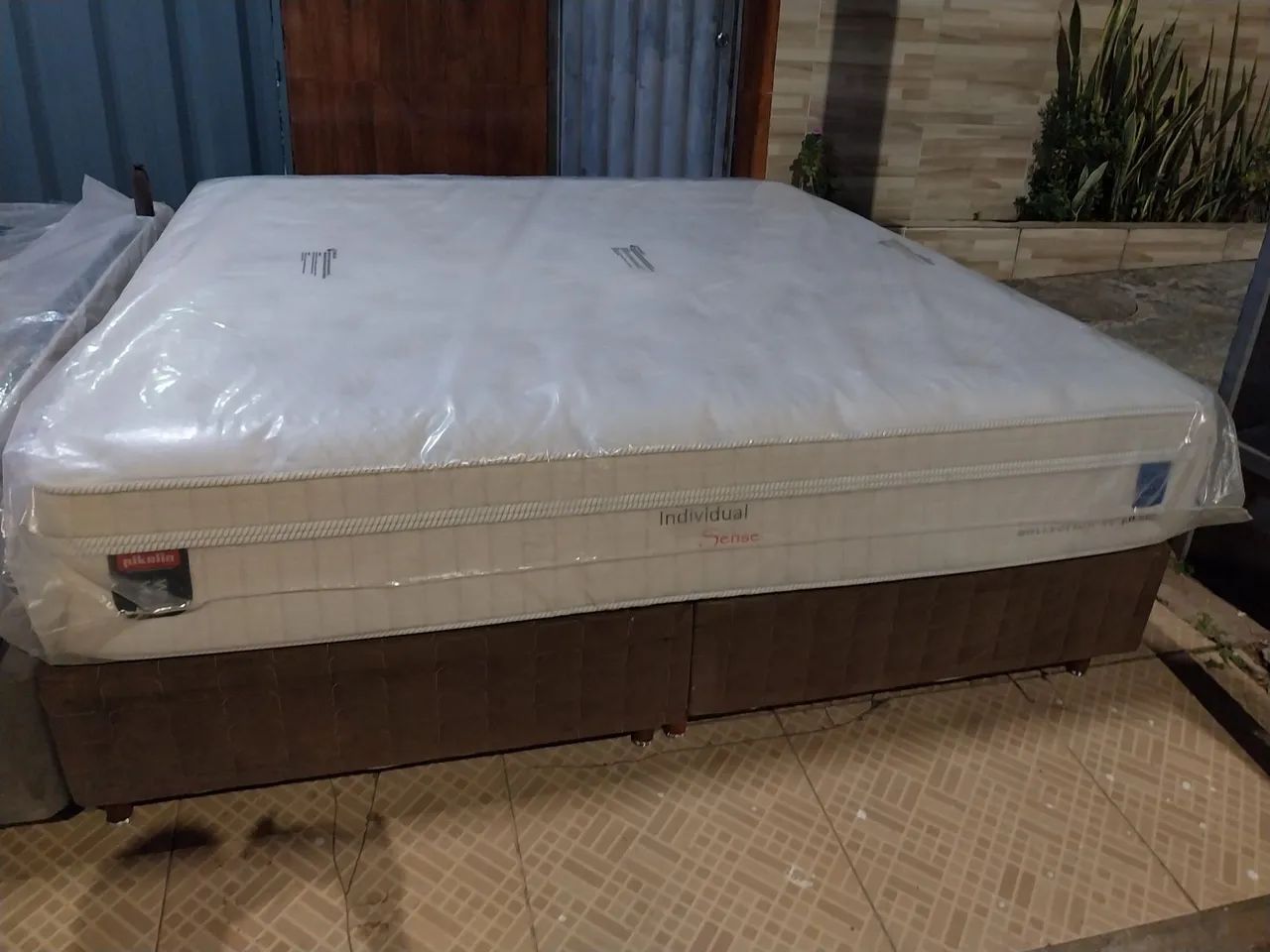 Cama+Box super King Pikolin 