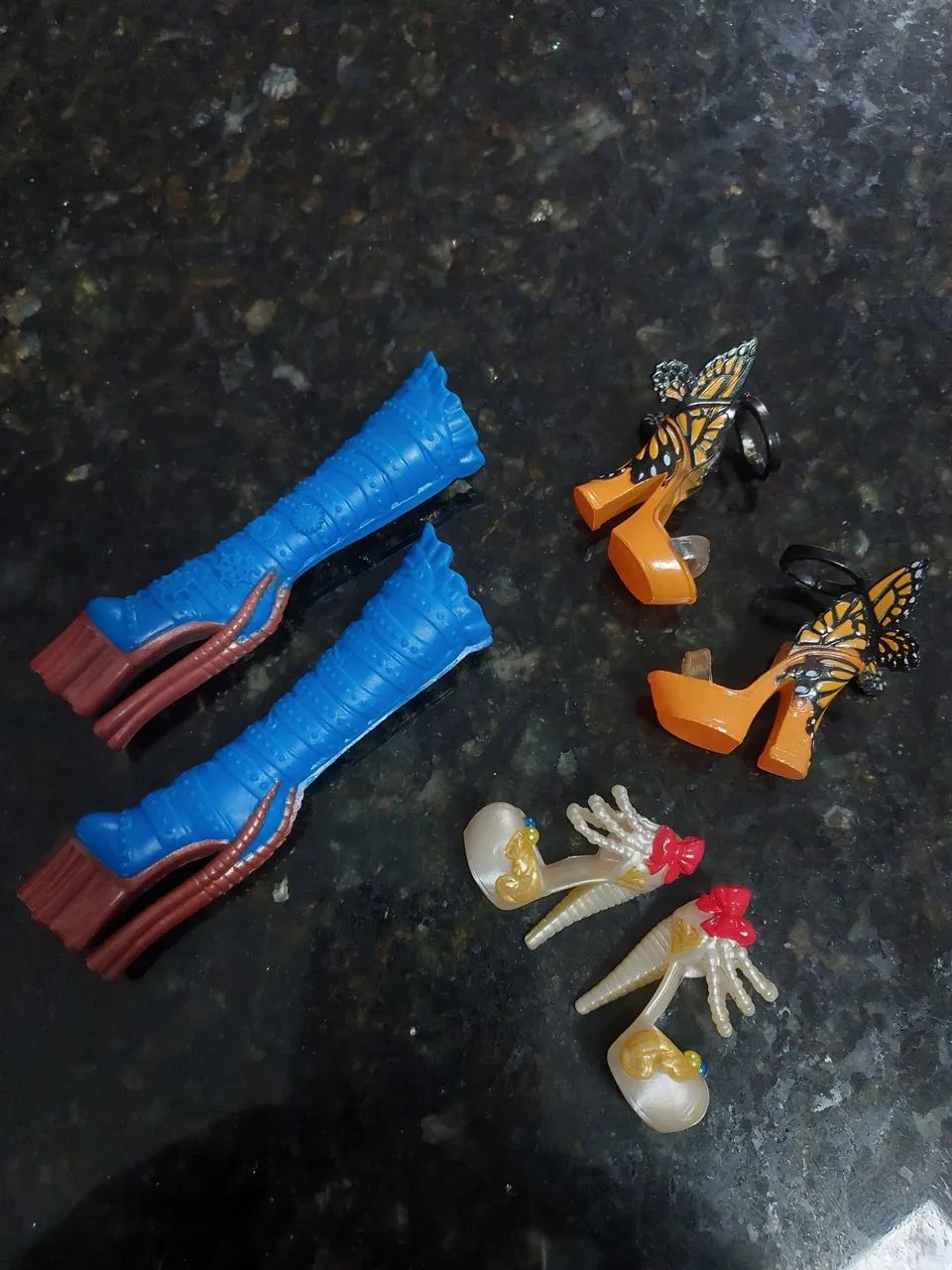 Lote sapatos de boneca monster high