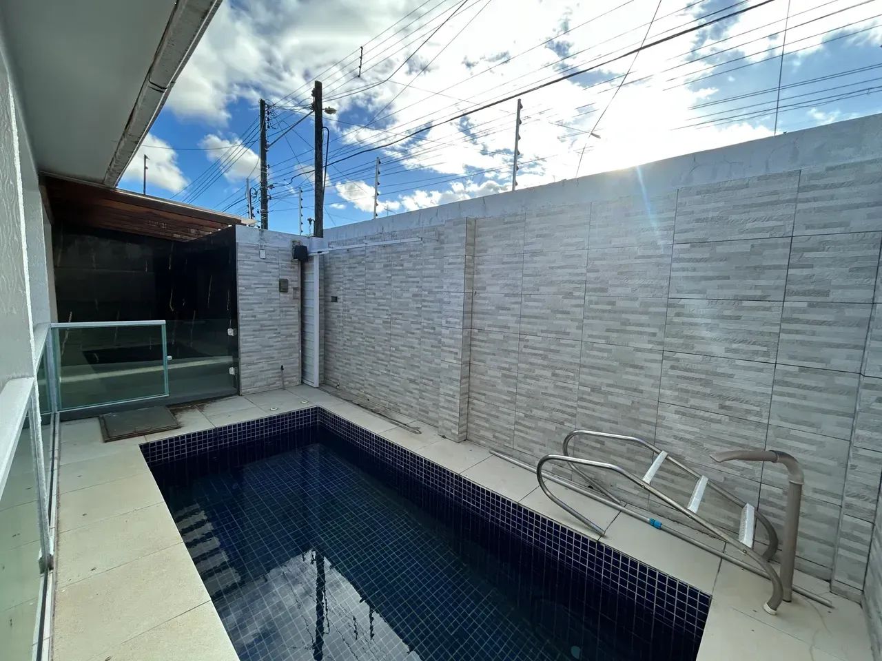 Casa Reformada com Piscina e Energia Solar - Foto 5