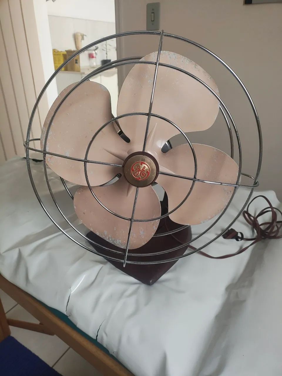 Ventilador GE mesa antigo