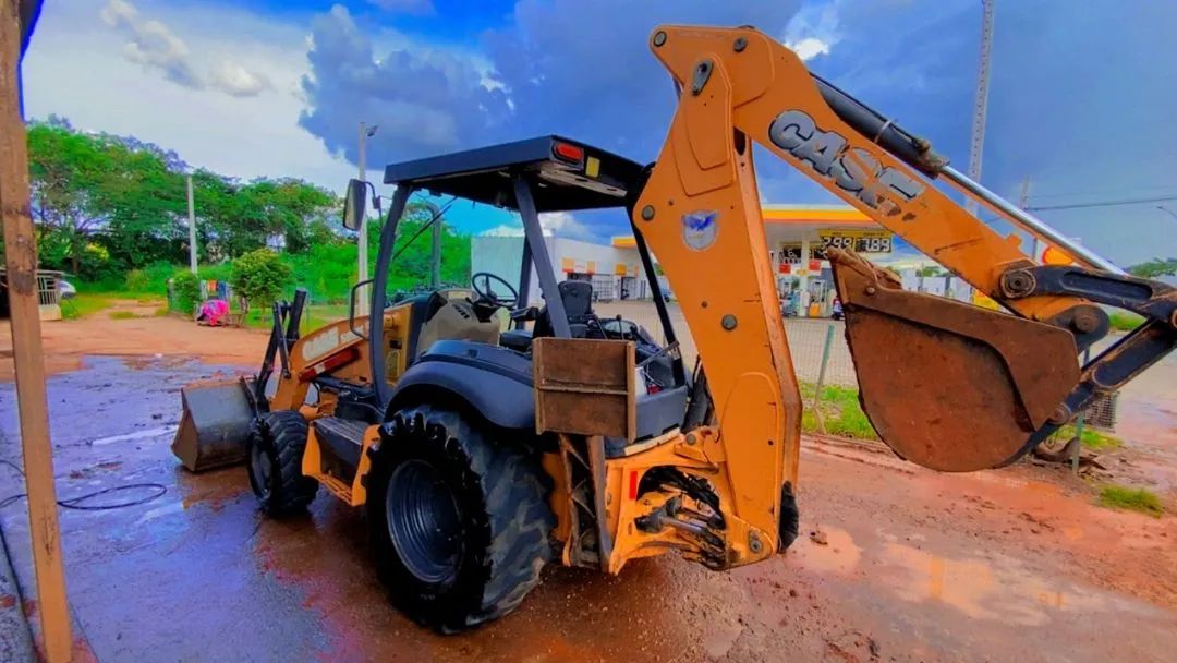 Retro 580n 4x4 impecável só 3mil hrs - Foto 2