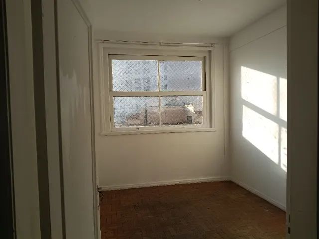 Apartamento com excelente localização no Centro, 2 quartos, sala, cozinha e banheiro.  - Foto 2