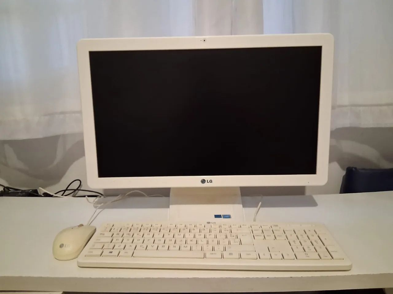 Computador LG All in One + Mesa - Foto 3