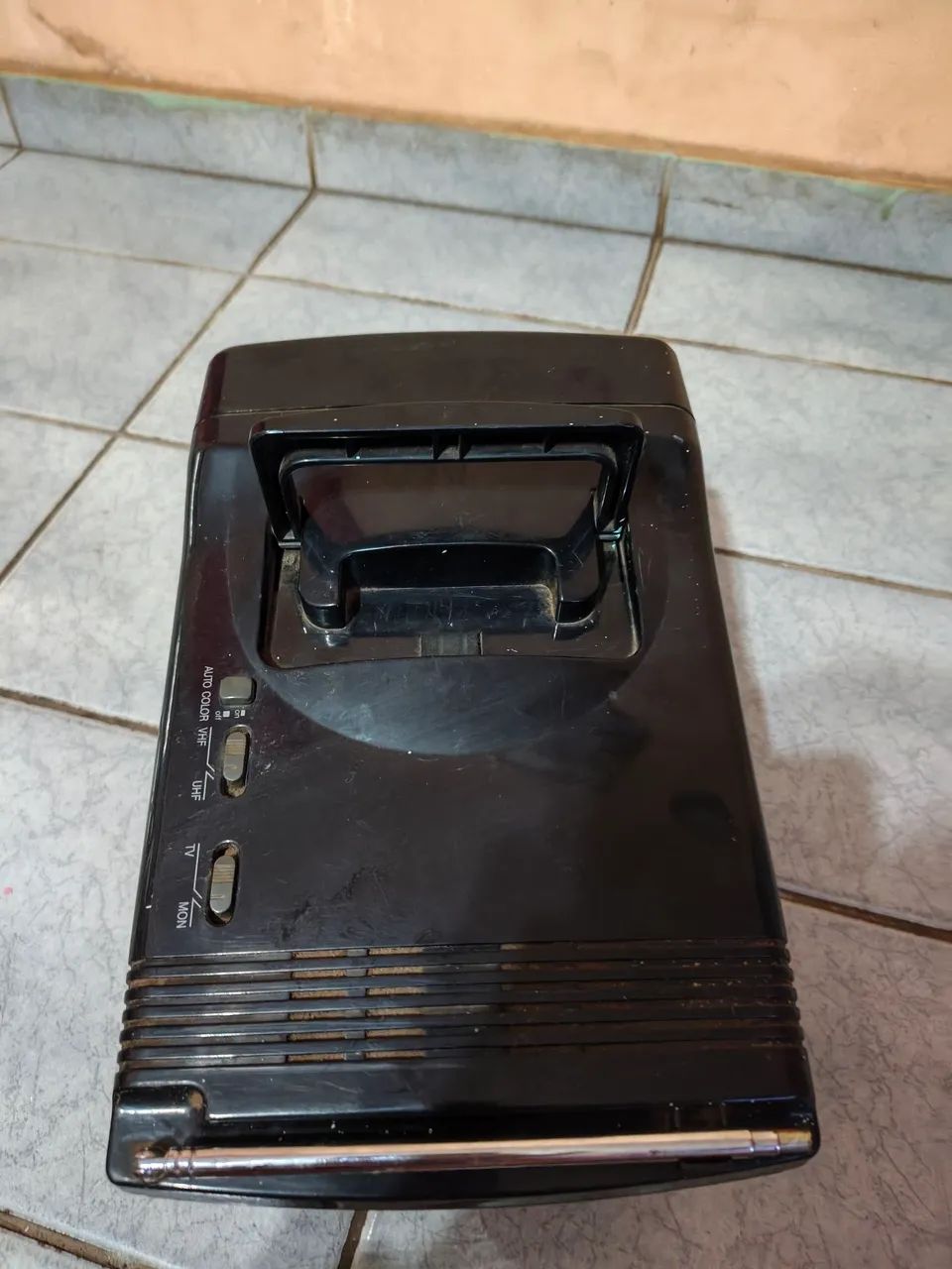 Vende se tv portátil colorida antiga  - Foto 2