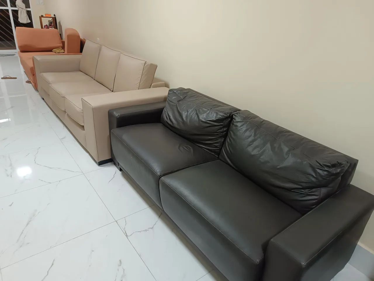 Vendo sofá de 3 lugares em ótimo estado novo