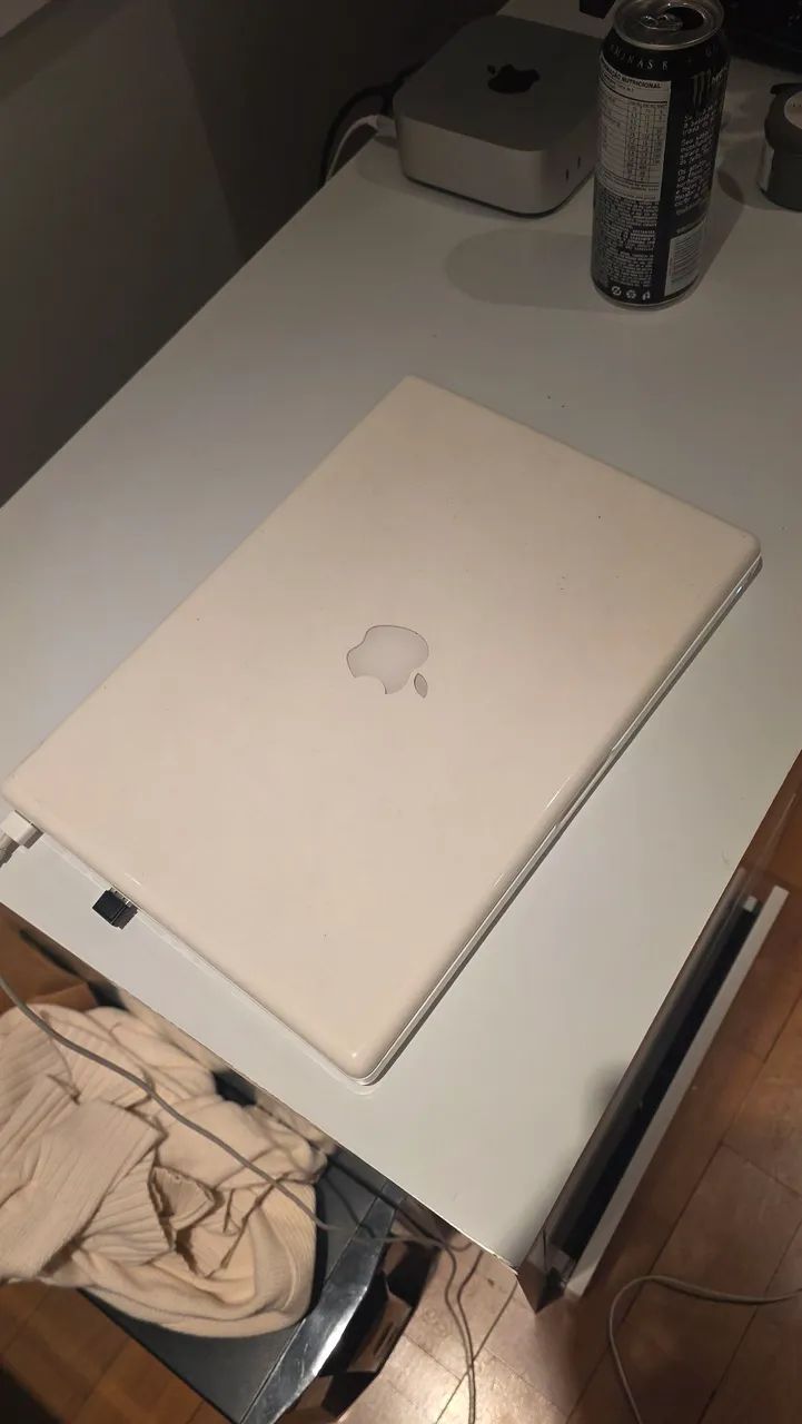 Macbook white