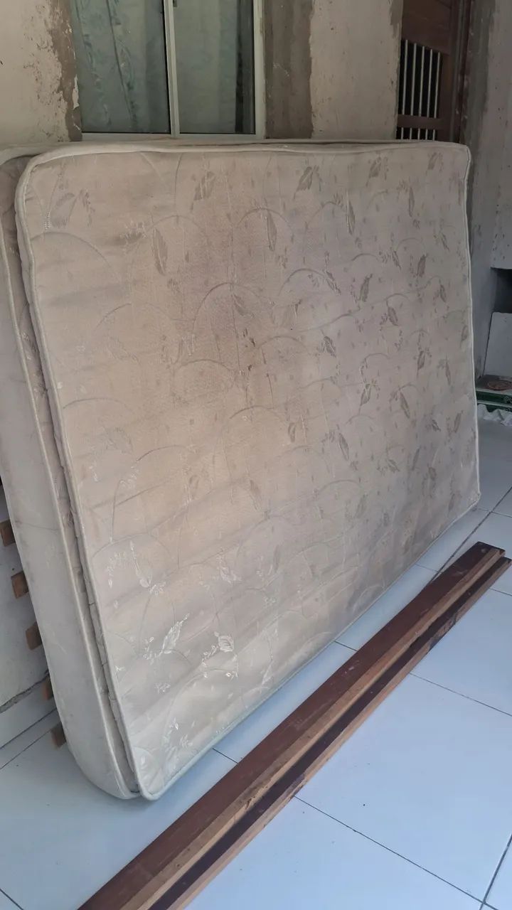 Vendo esta cama casal + colchao. - Foto 4