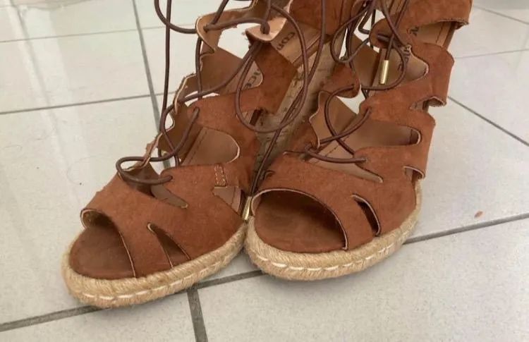 Sandália Constance 36 $40 - Foto 2