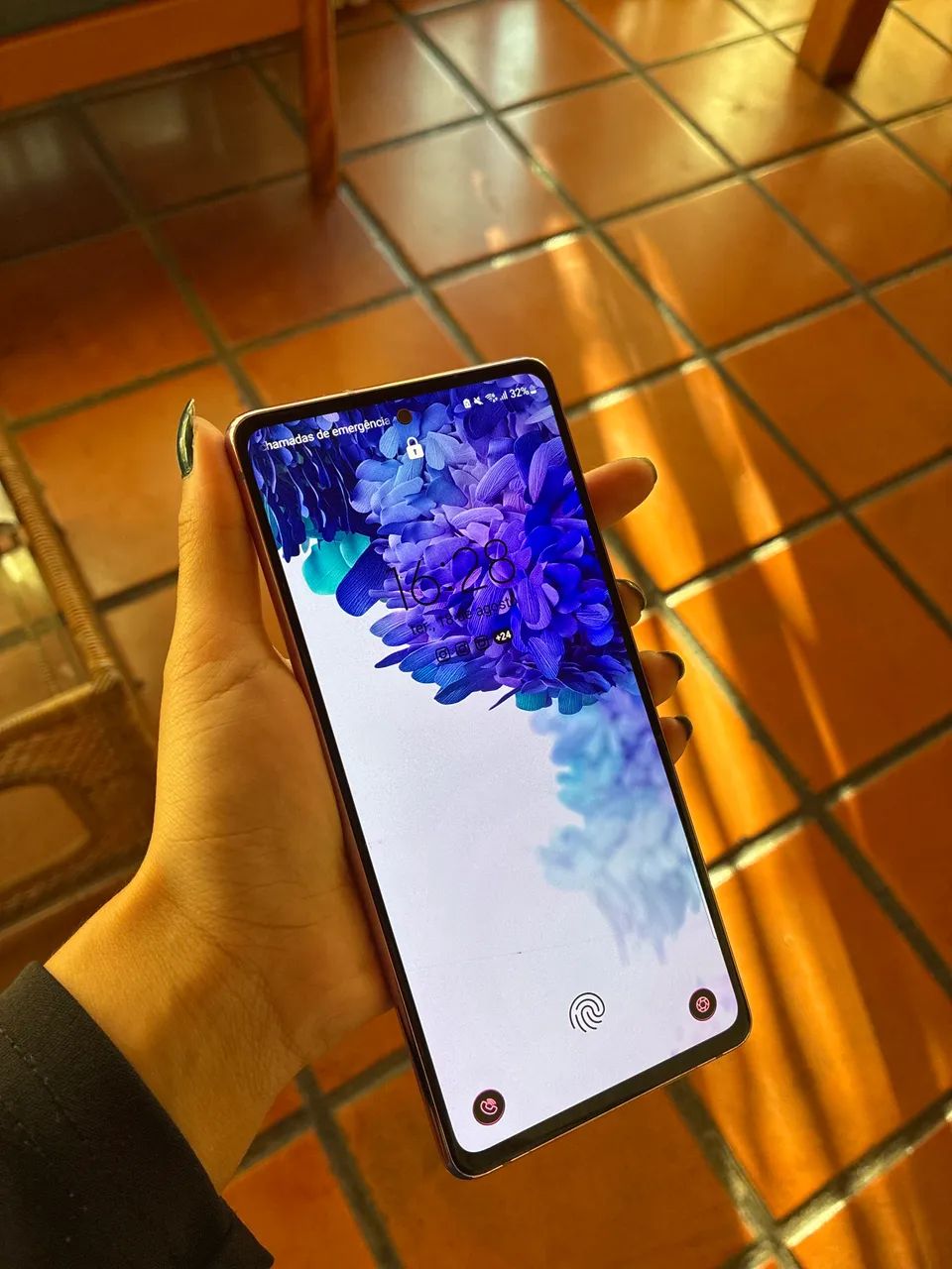 Samsung Galaxy S20 FE 128GB ? Ótimo estado, com pequenos trincados na tela - Foto 4