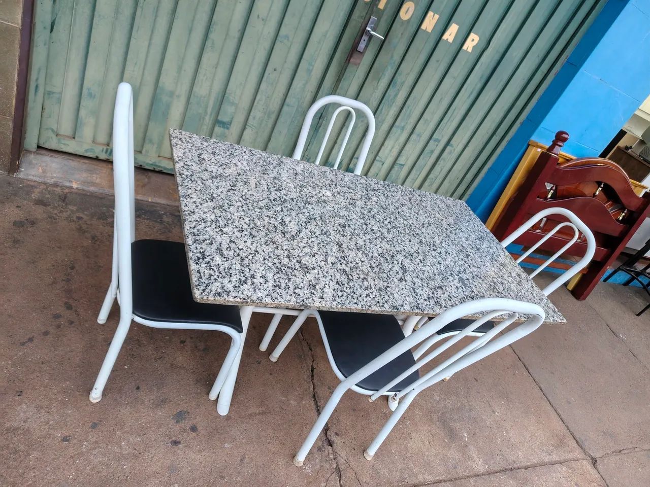Vendo mesa de granito com 4 cadeiras  - Foto 5