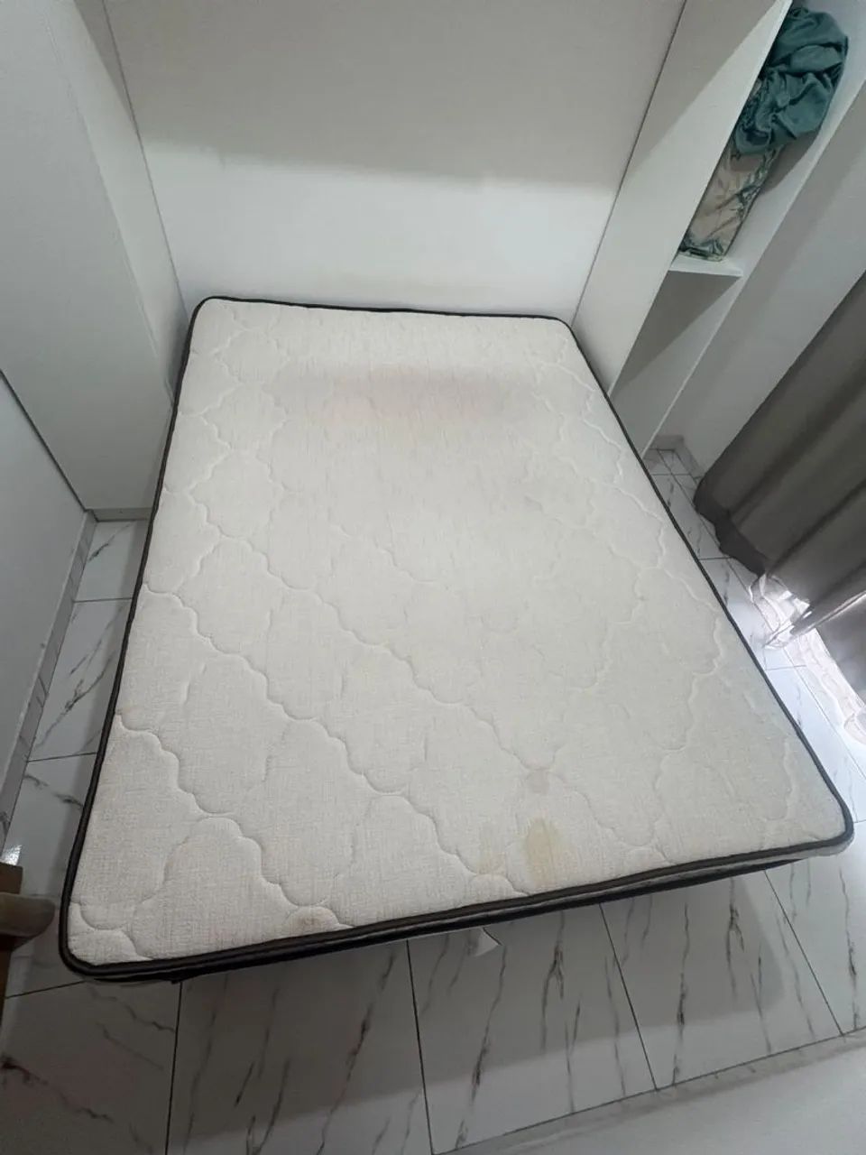 Cama de casal, semi nova  
