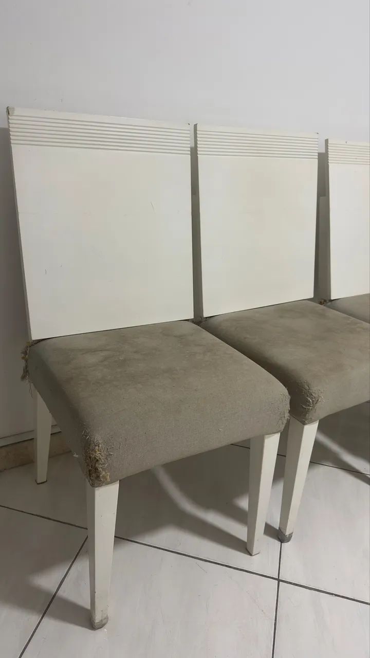 Conjunto com 4 cadeiras de madeira  - Foto 2