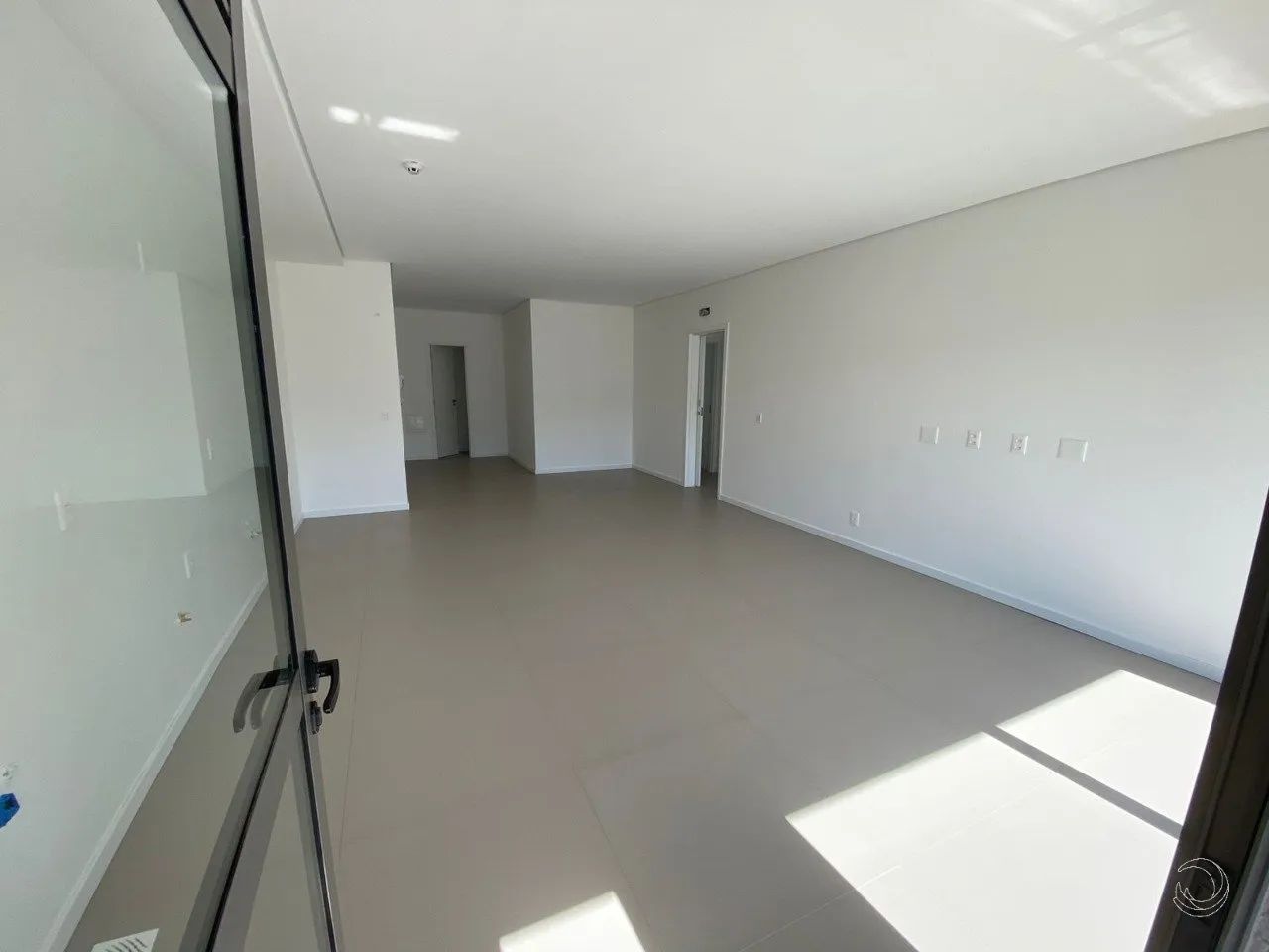 Apartamento de 3 dorms no bairro Morro Das Pedras - Foto 2