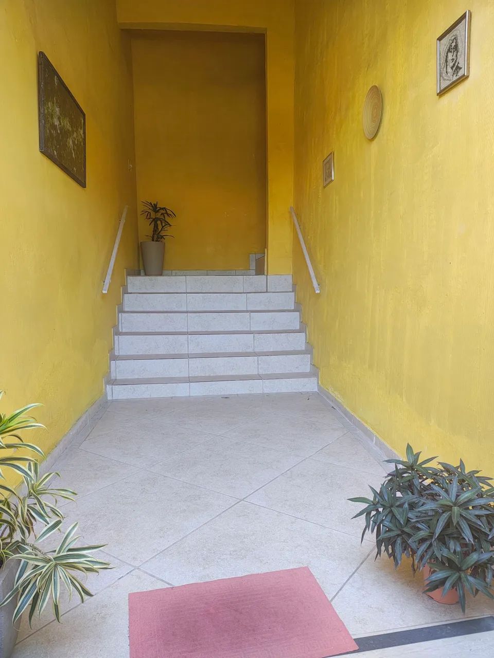 Alugo apartamento.