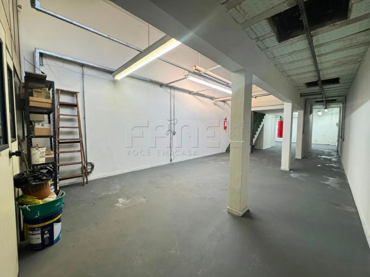 Casa comercial na Avenida Eliseu de Almeida