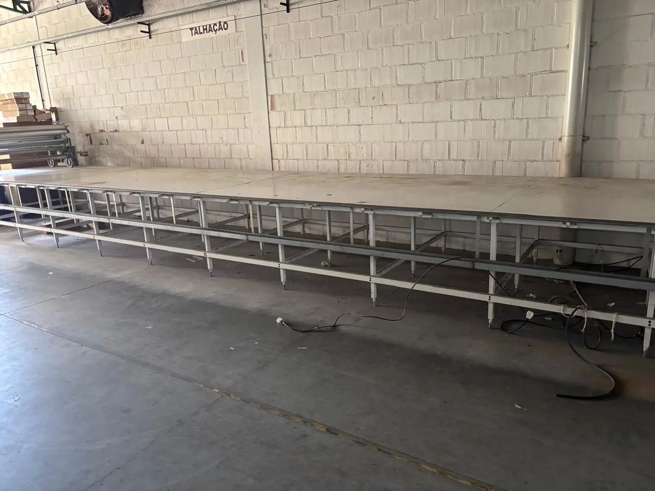 Mesa de madeira e ferro ideal para talharia  em módulo 20mts de diâmetro 