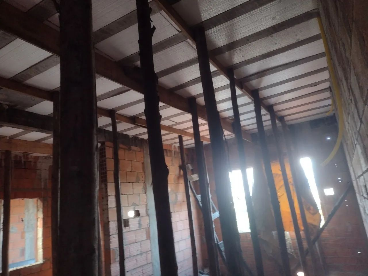Wooden Props 3.2 m, Used for 1 Month