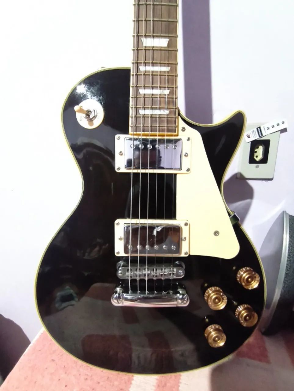 Vilão e guitarra - Foto 5
