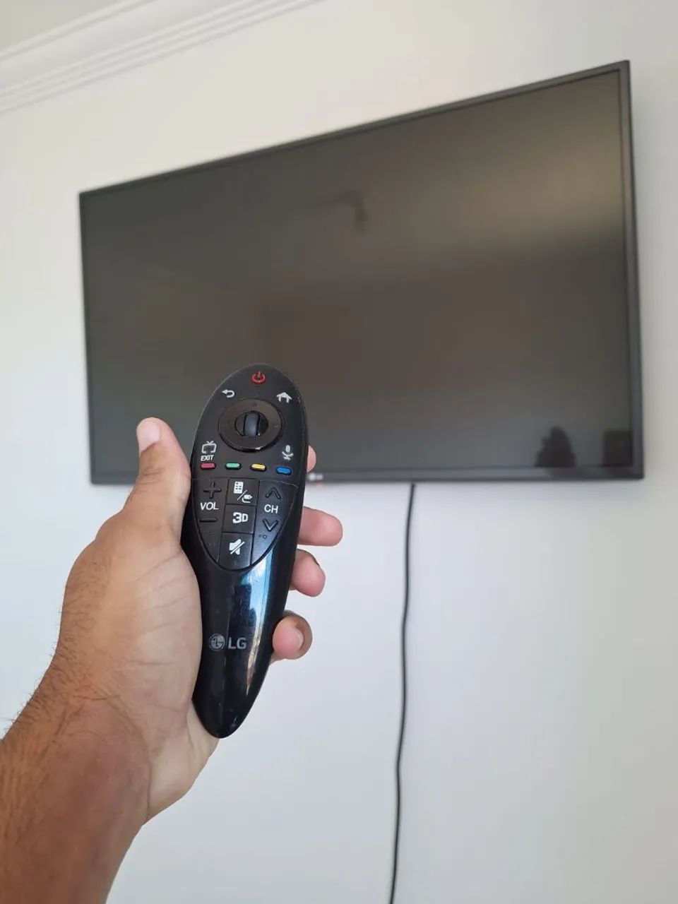 Smart tv com bolinhas brancas usada 42