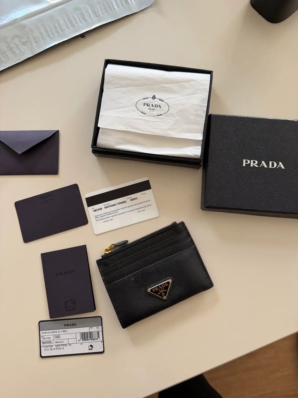Porta-cartões Prada Saffiano preto com caixa e certificado - Foto 4