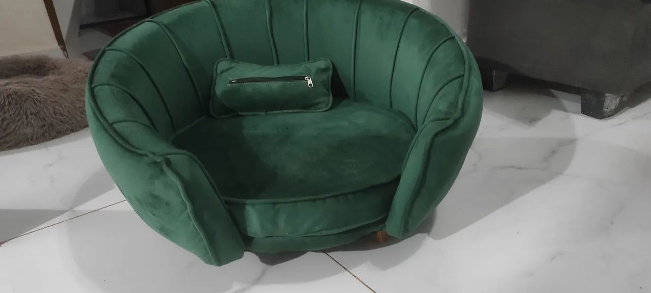 Selling two pet armchairs, BRL 200.00 each.65704309689857123