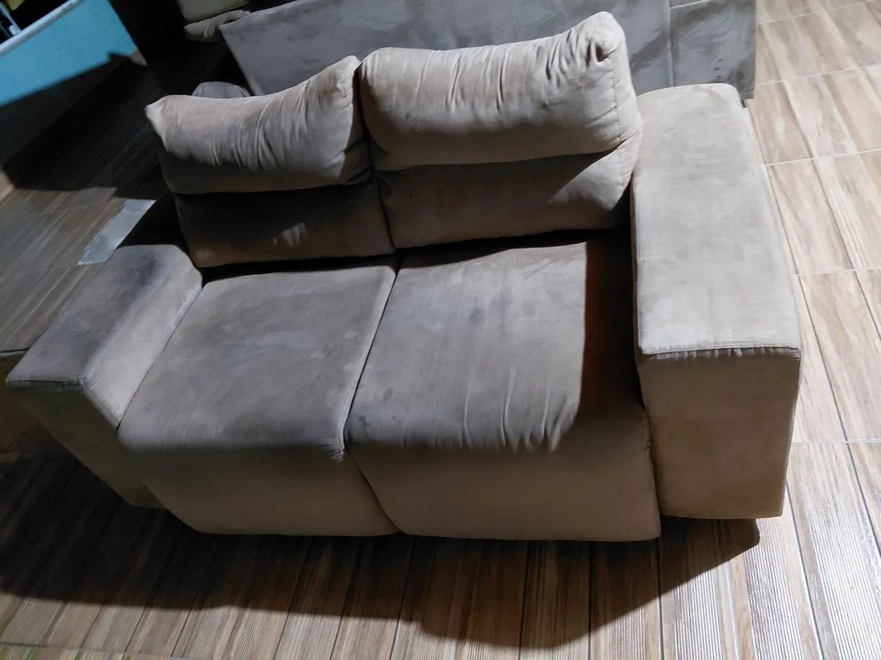 Vende-se um sofá retrátil de 2 lugares ( com 1,70m de comp.) - Foto 4