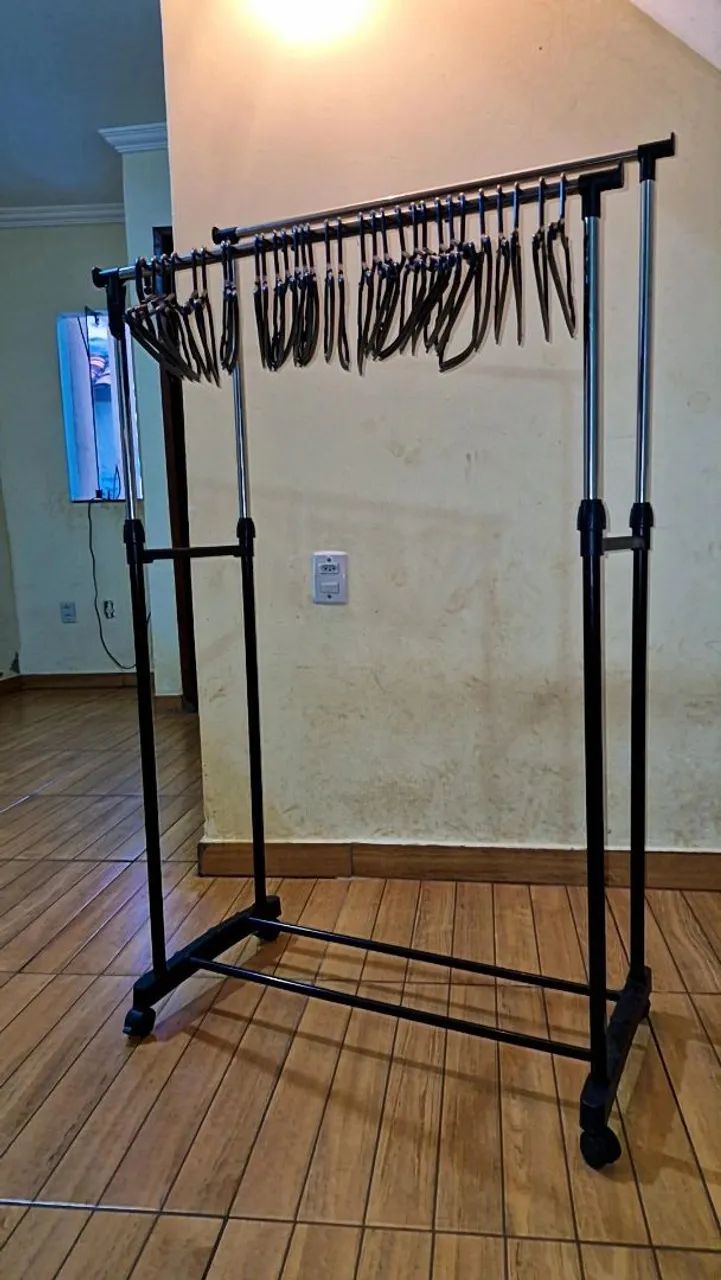 VENDO ARARA DE ROUPA DUPLA MOVEL - Foto 5
