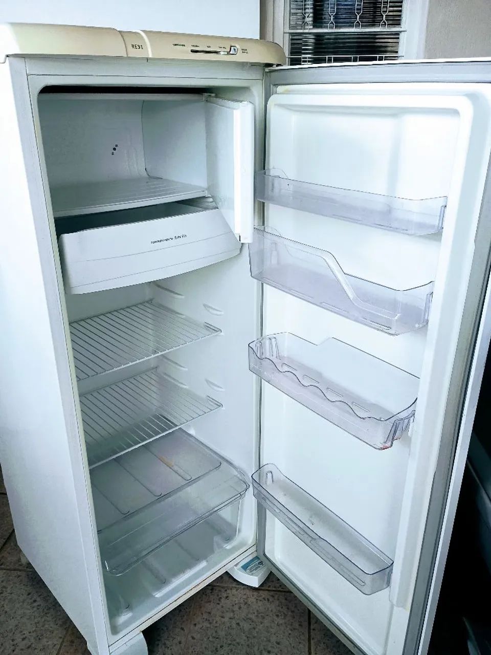 GELADEIRA ELETROLUX 220V, MODELO NOVO - Foto 2