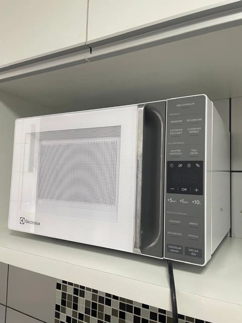 Micro-ondas Electrolux 220 V - menos de 6 meses