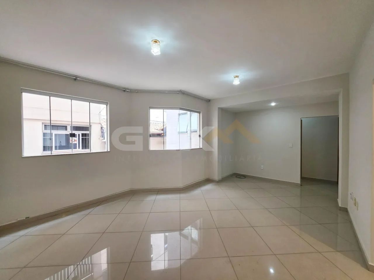 Apartamento à Venda com 03 Quartos no Centro de Divinópolis MG. - Foto 2