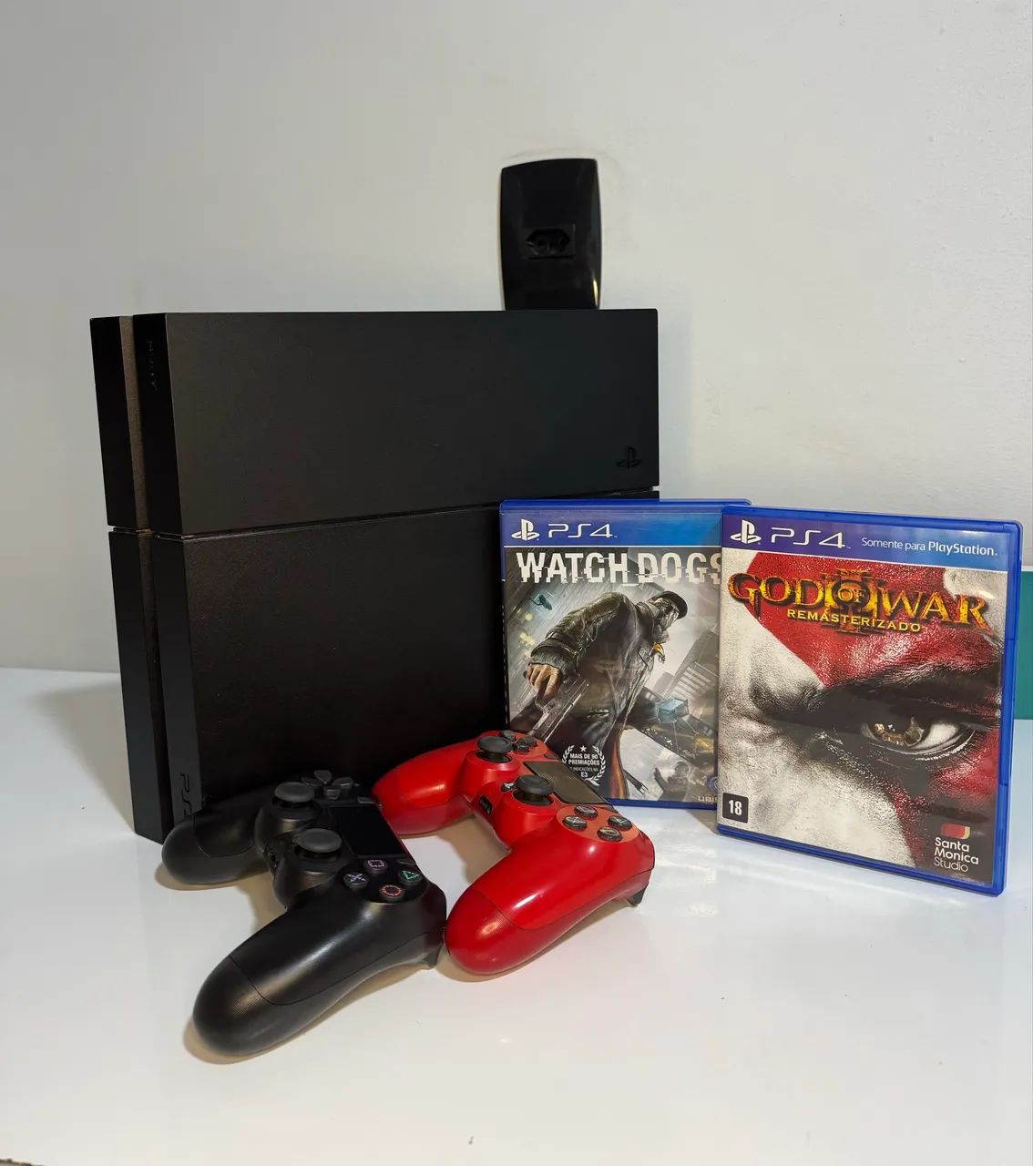 Ps4 com 32 jogos e 2 controles 