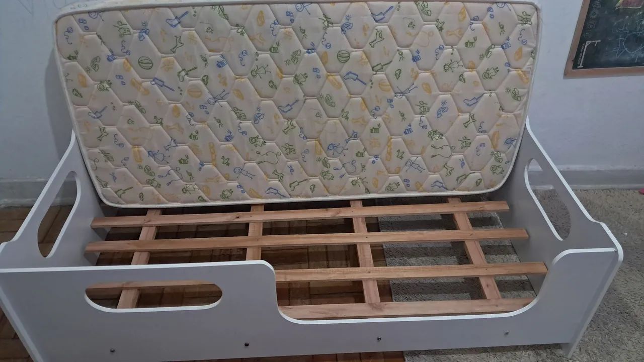 Cama infantil + colchão 