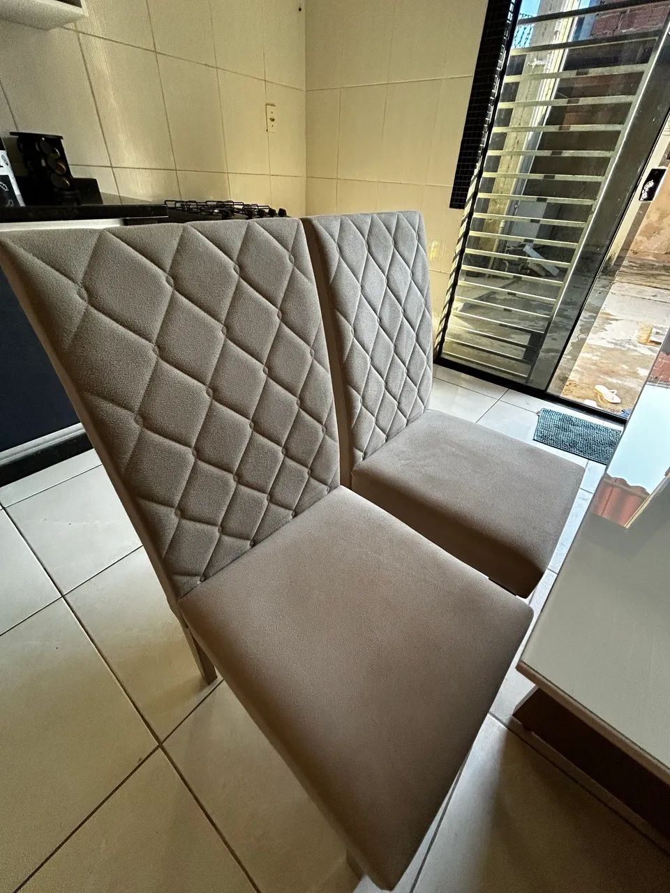 MESA DE JANTAR COM 4 CADEIRAS NOVA  - Foto 4