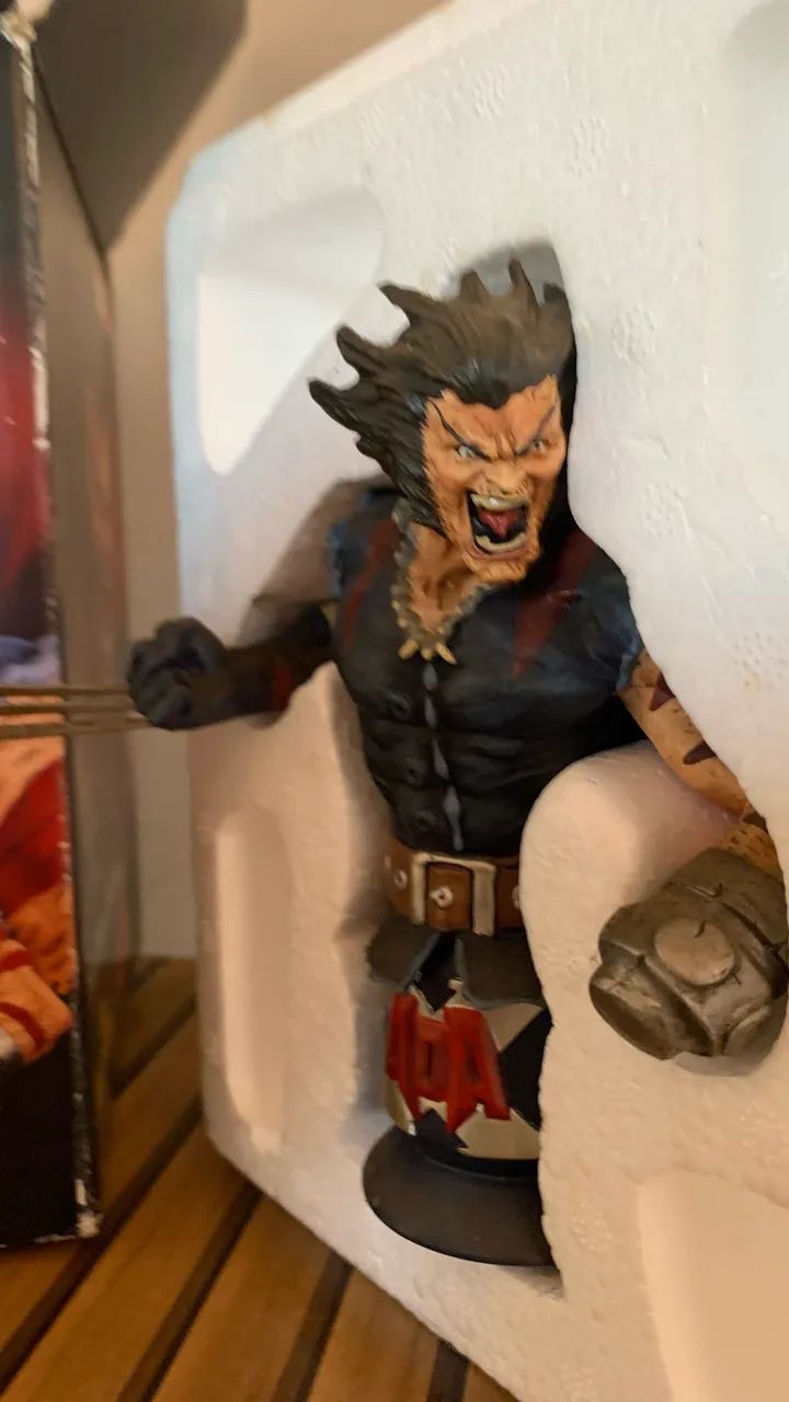Busto Wolverine Arma X - Era do Apocalipse (Edição Limitada Diamond Select) - Foto 2