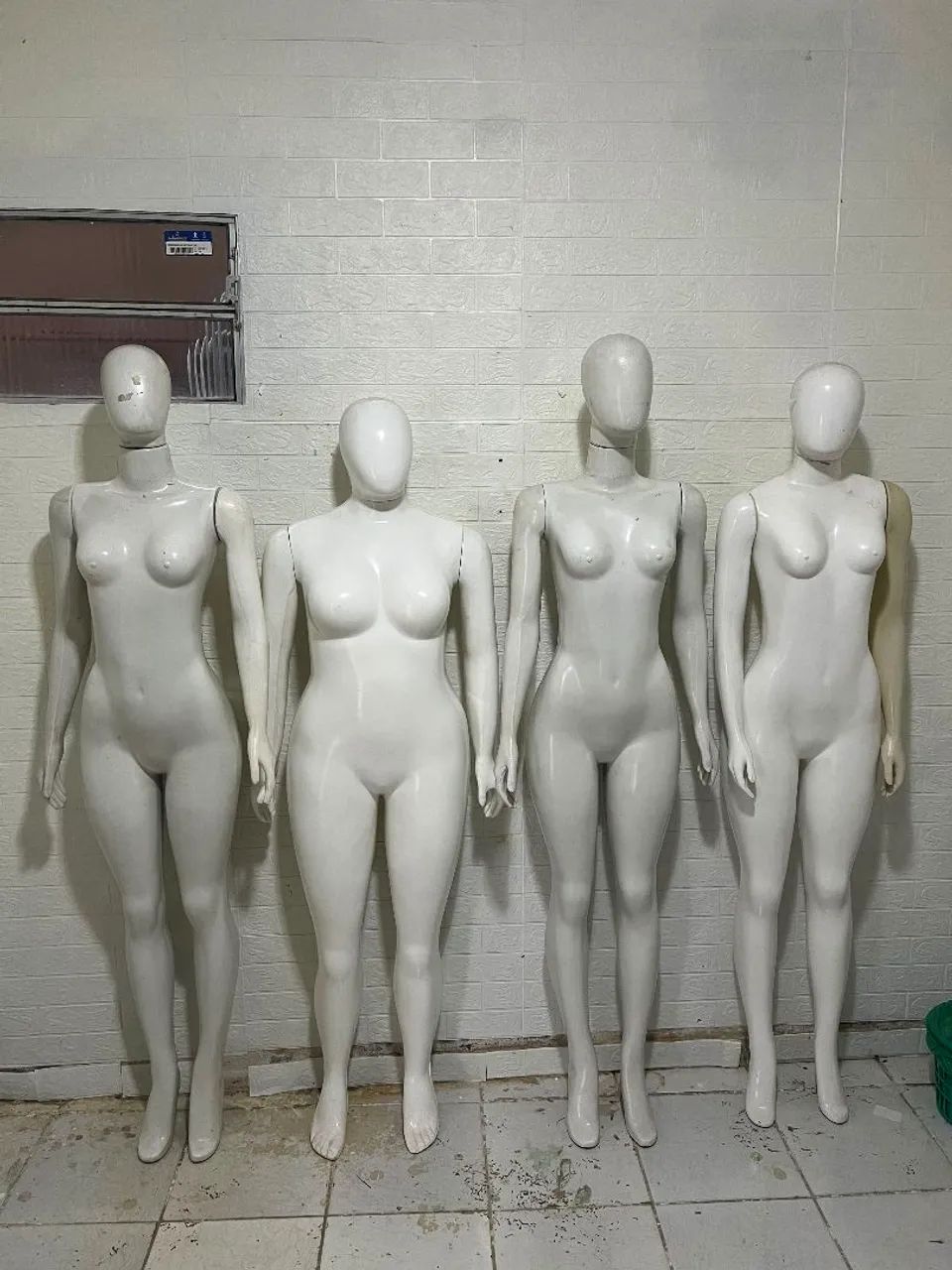 4 bonecas 