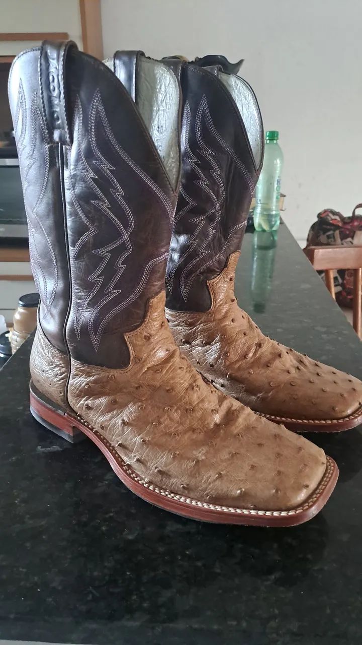 Bota jacomo avestruz.