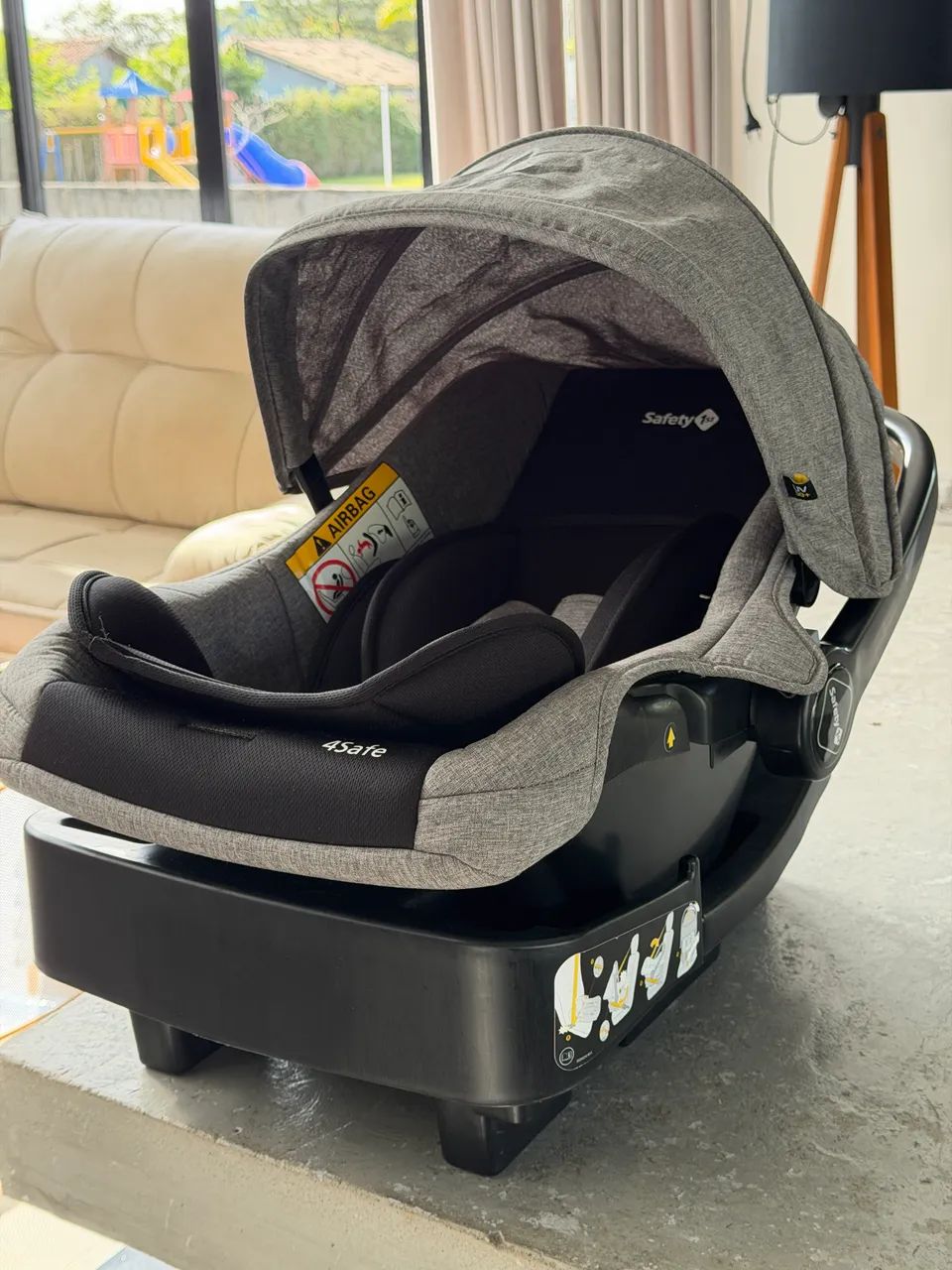 Bebê conforto Safety 1st Semi-novo com base