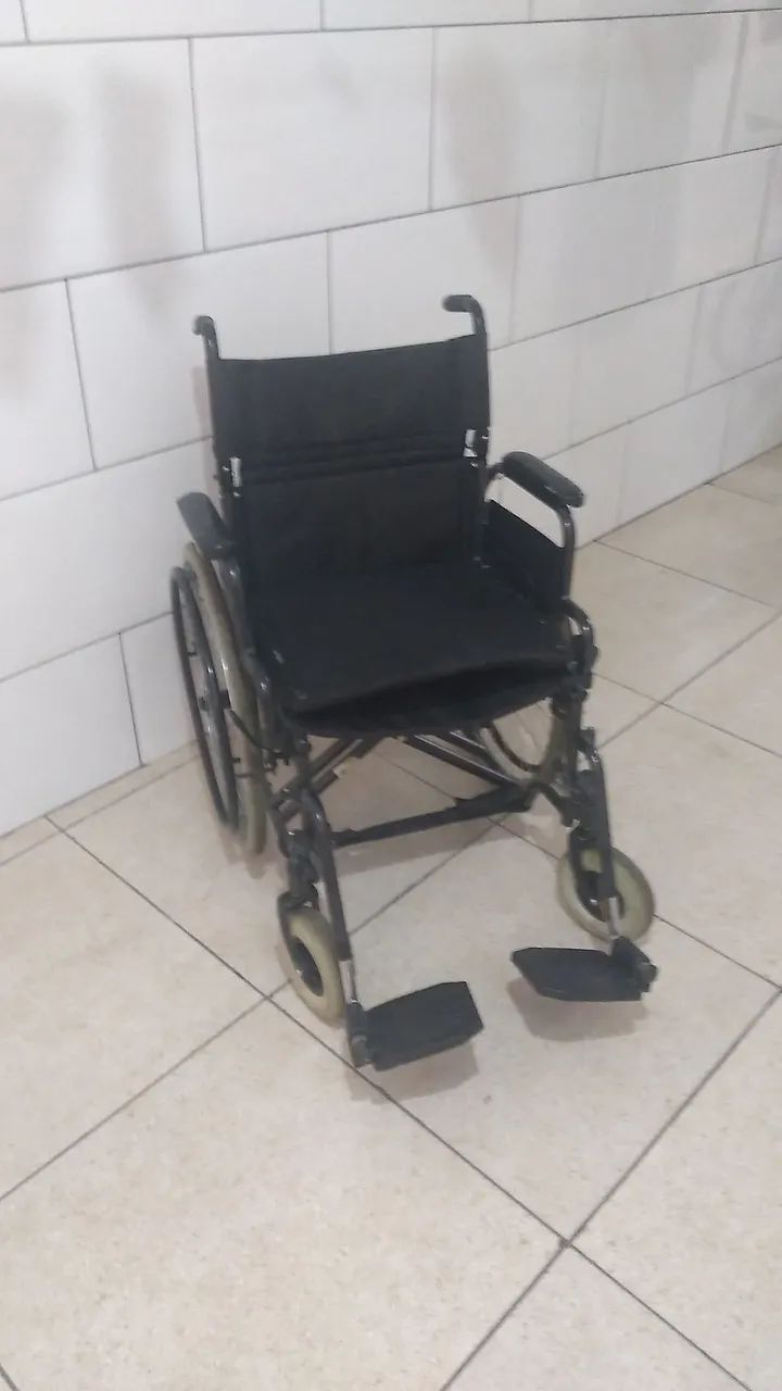 Cadeira de Rodas Desmontável. - Foto 3