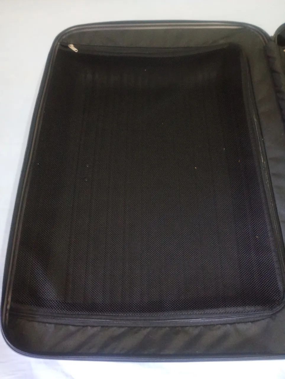 Mala Samsonite rígida - original - funcionando (detalhe nas rodinhas) - Foto 3