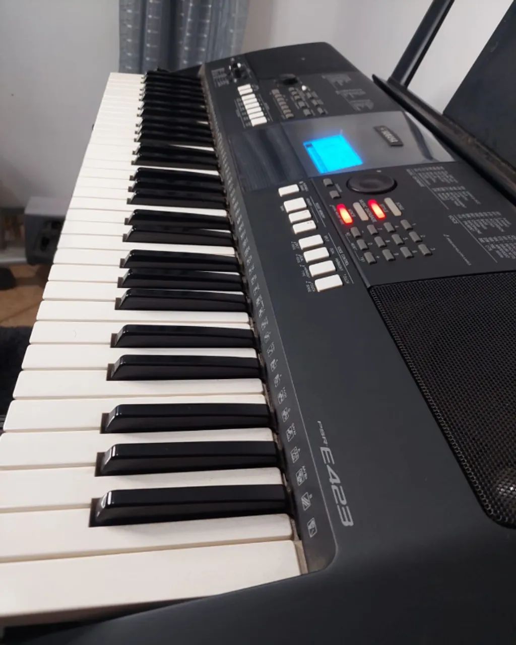 Teclado Yamaha Psr e423
