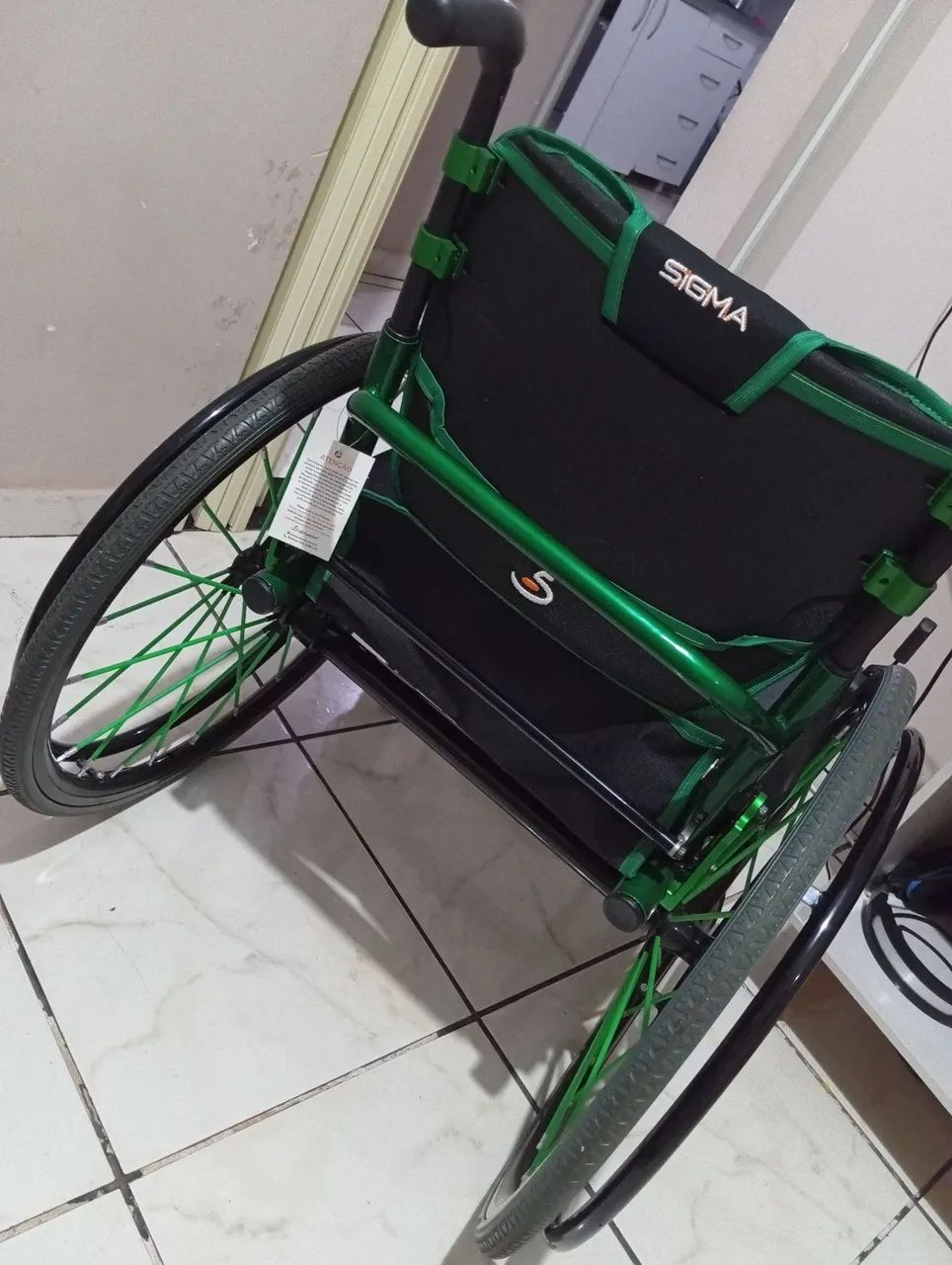vendo cadeira de rodas sigma - Foto 3