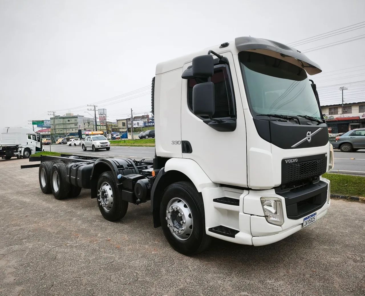 Volvo VM330 8x2 ano 2015 cambio manual  - Foto 2